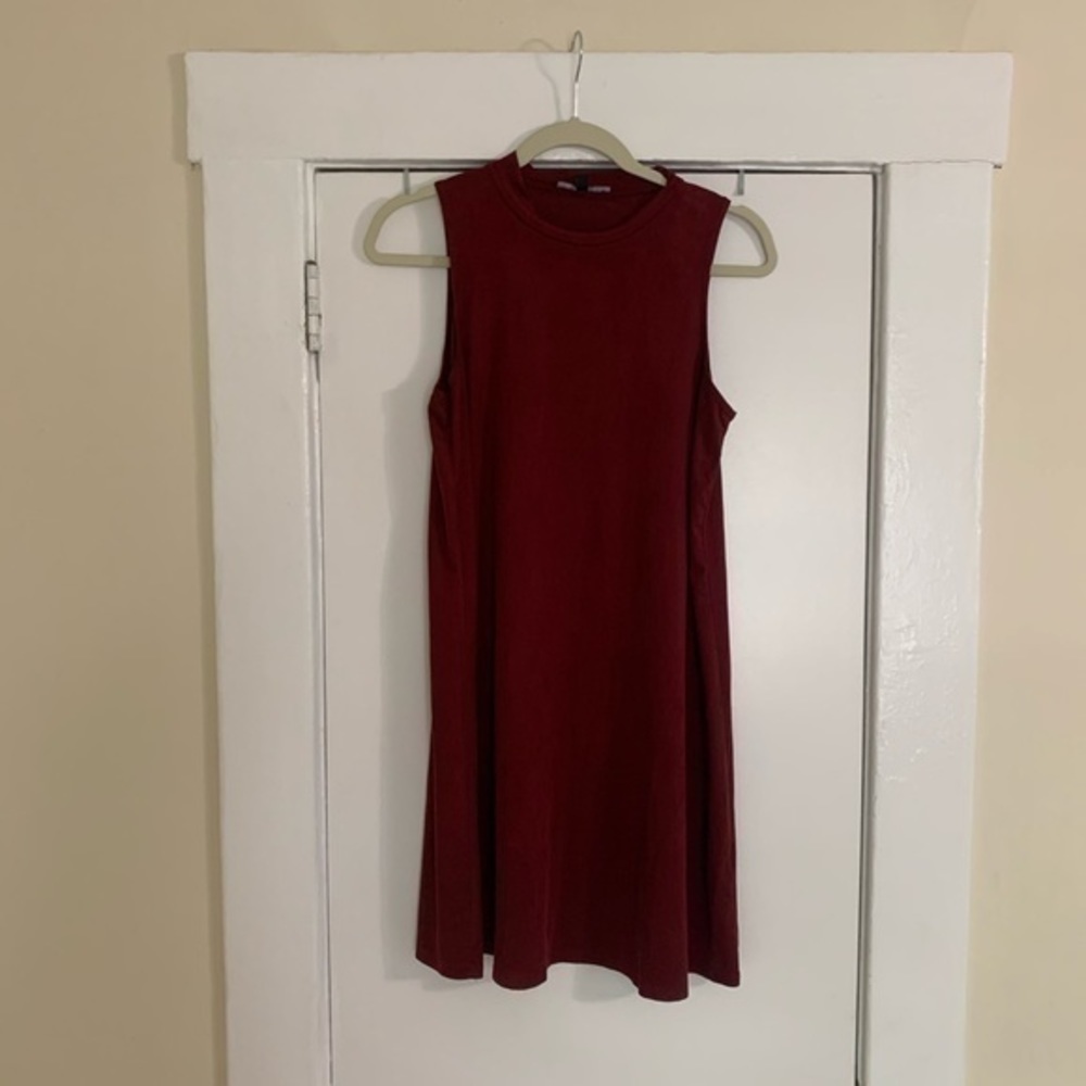Tiana B Maroonβ Sleeveless Velvet Dress Small